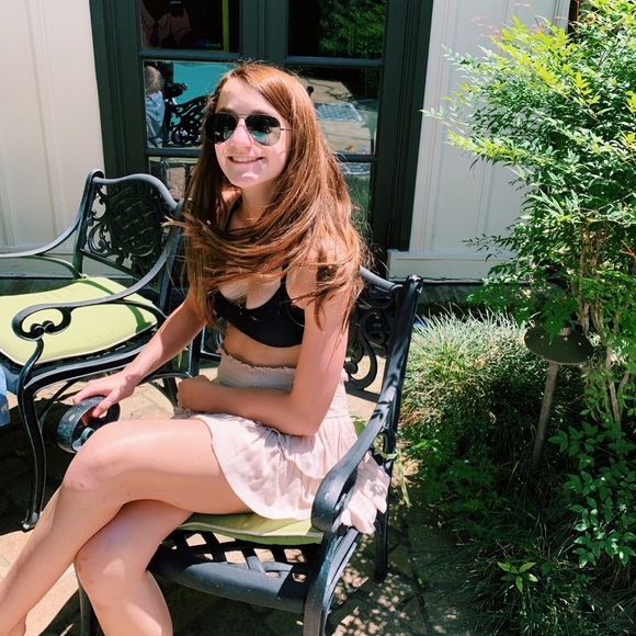 Meet your Posher, Isabelle - Picture 1 of 2